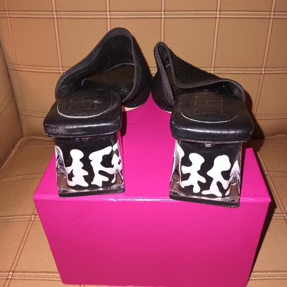 Deltan Stylish Black Women's Shoes SZ7.5 - Picture 3 of 4